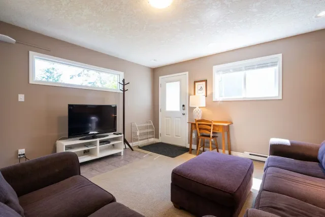 Spacious, one-bedroom suite near Victoria General Hospital